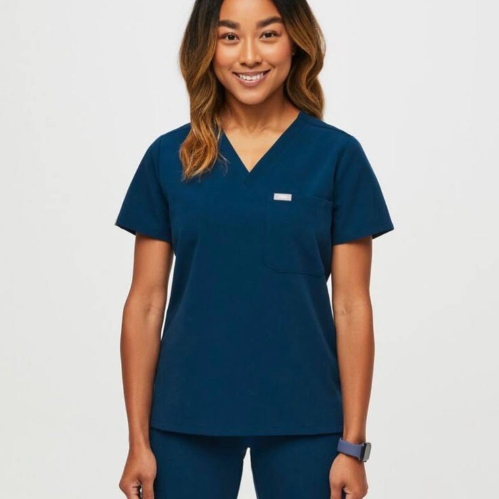 FIGS Womens Catarina one pocket scrub top DEEP REEF - SIZE XS